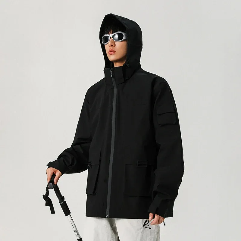 Herren Oversize Utility-Jacke mit technischer Softshell, Kapuze und Mehrfachtaschen Echoarchiv