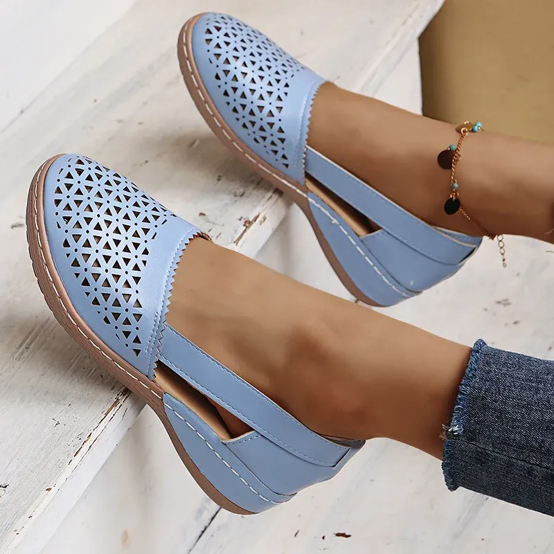 Damen perforierte Slipper-Pumps mit seitlichen Cut-Outs elastischem Fersenband und dämpfender Komfortsohle – Lioré